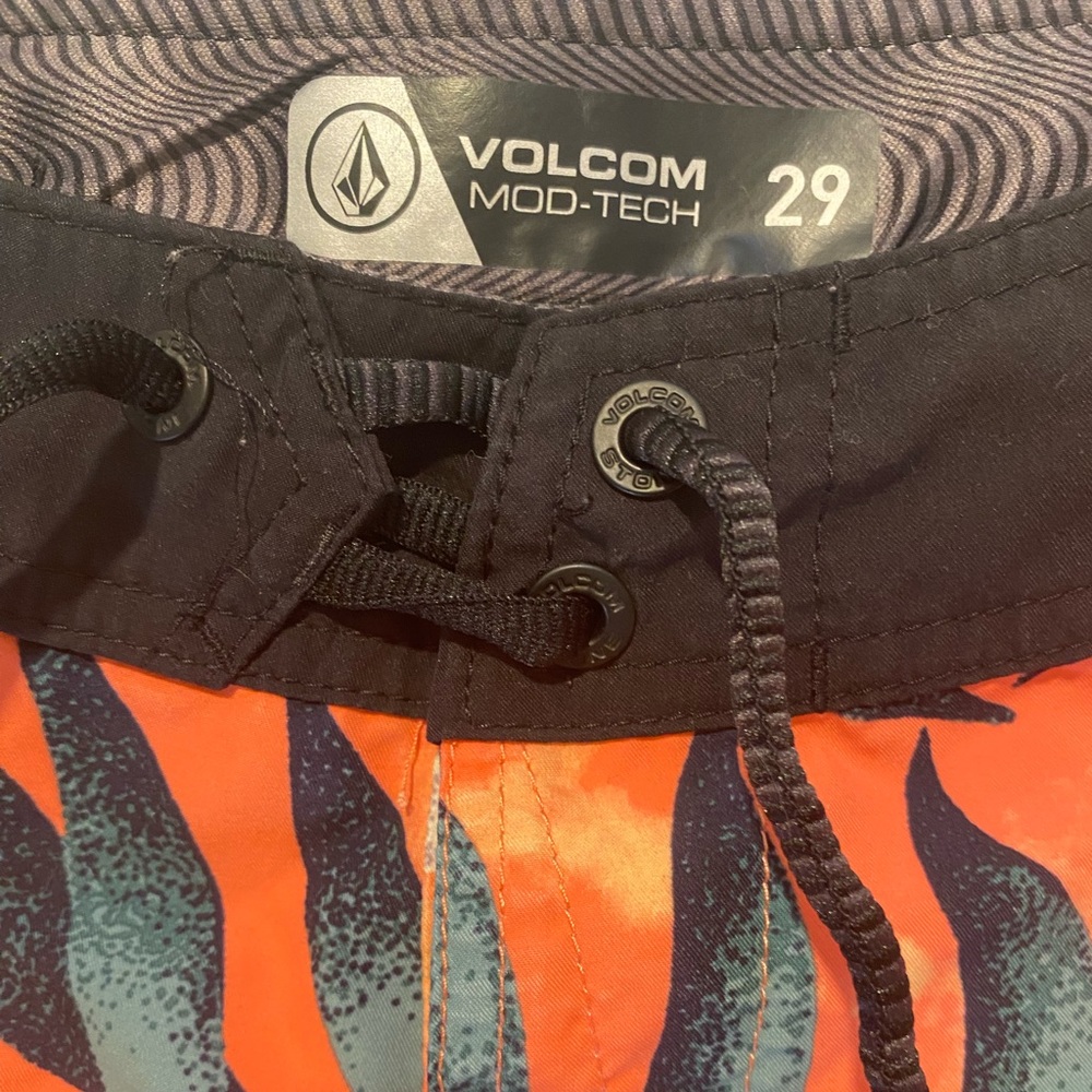Volcom Mod-Tech Board Shorts, Size 29, Great Cond… - image 3